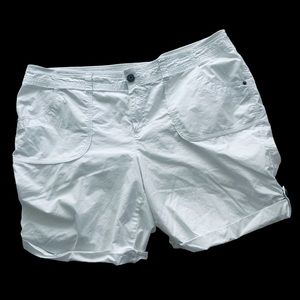 INC International Concepts white cargo shorts with pockets size 20W